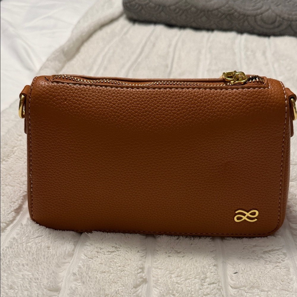Chic Tan Leather Crossbody Bag